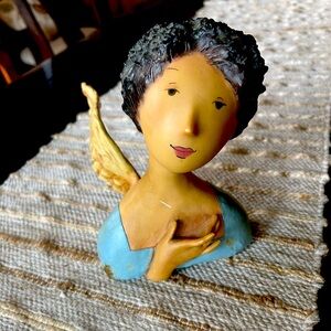 “What a face” angel head figure